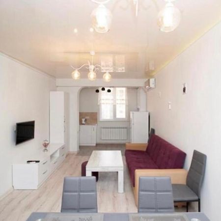 Excellent Apartment In The Republic Square Pushkin 3 Ereván Exterior foto