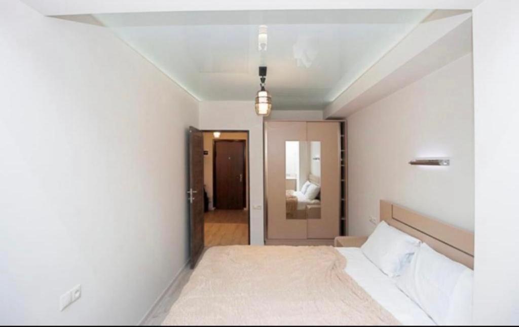Excellent Apartment In The Republic Square Pushkin 3 Ereván Exterior foto